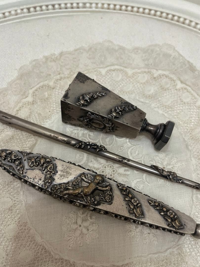 フランス製アンティーク　天使と花々の筆記用具セット