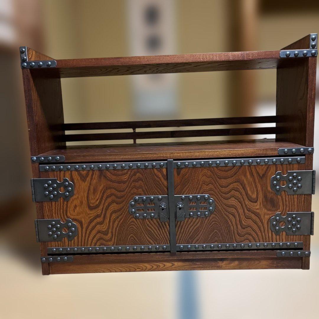 アンティーク高山家具式木製収納ローチェスト、テレビ台 伝統的な日本のデザイン