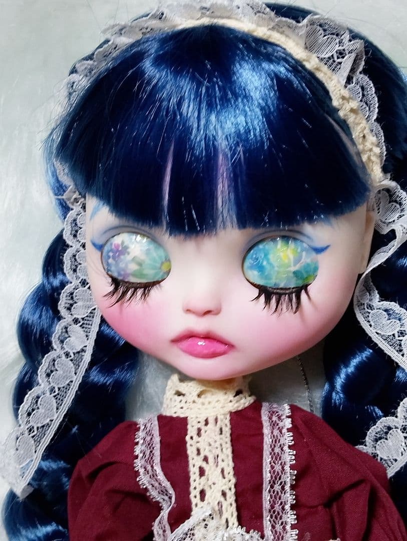 カスタムアイシードール 青髪の女の子 くびかしげ アウトフィット付き