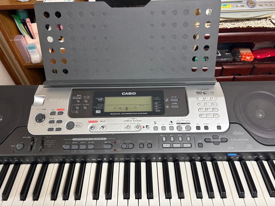 CASIO LK301BB 光ナビゲーション 電子キーボード 純正スタンド付