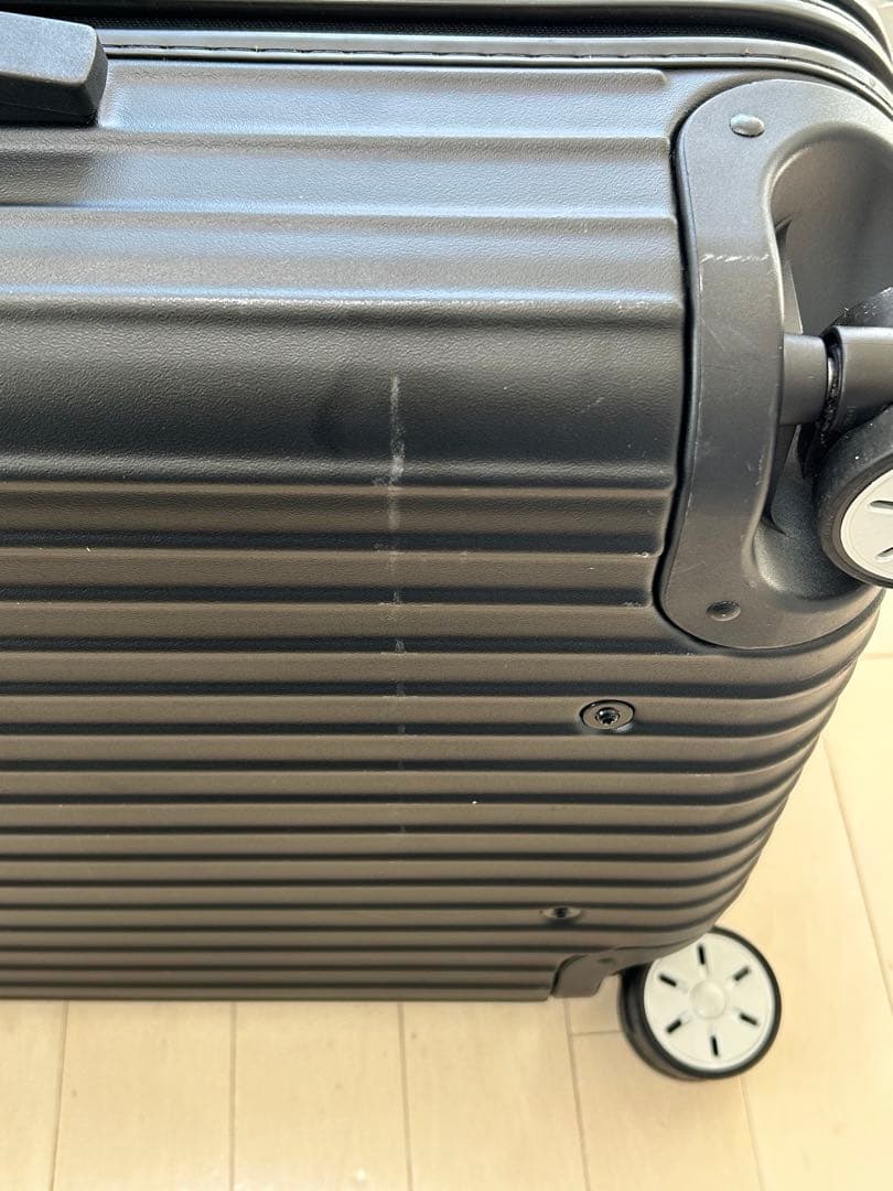 【期間限定値下げ】RIMOWA サルサ スーツケース 61L 黒 4輪