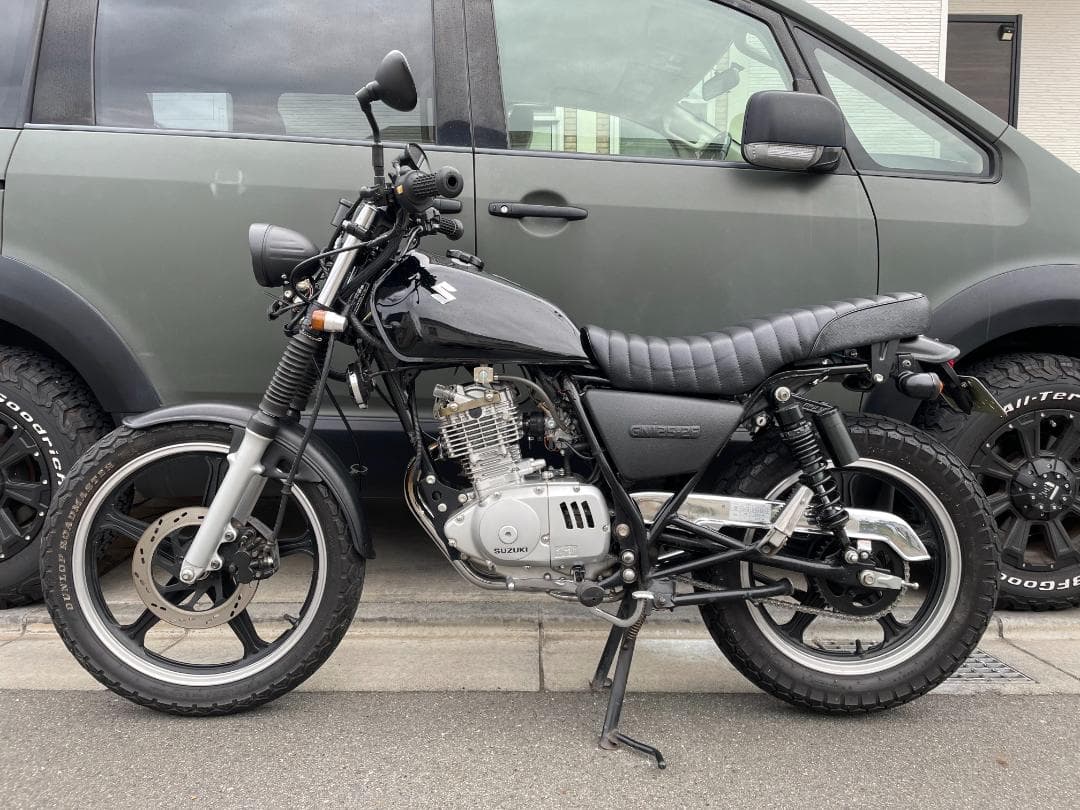 スズキ　グラストラッカー　タンク