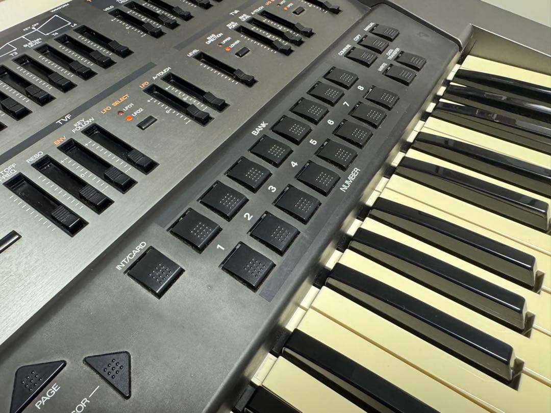 名曲を生んできた名機Roland JD-800とULTIMATEスタンドセット