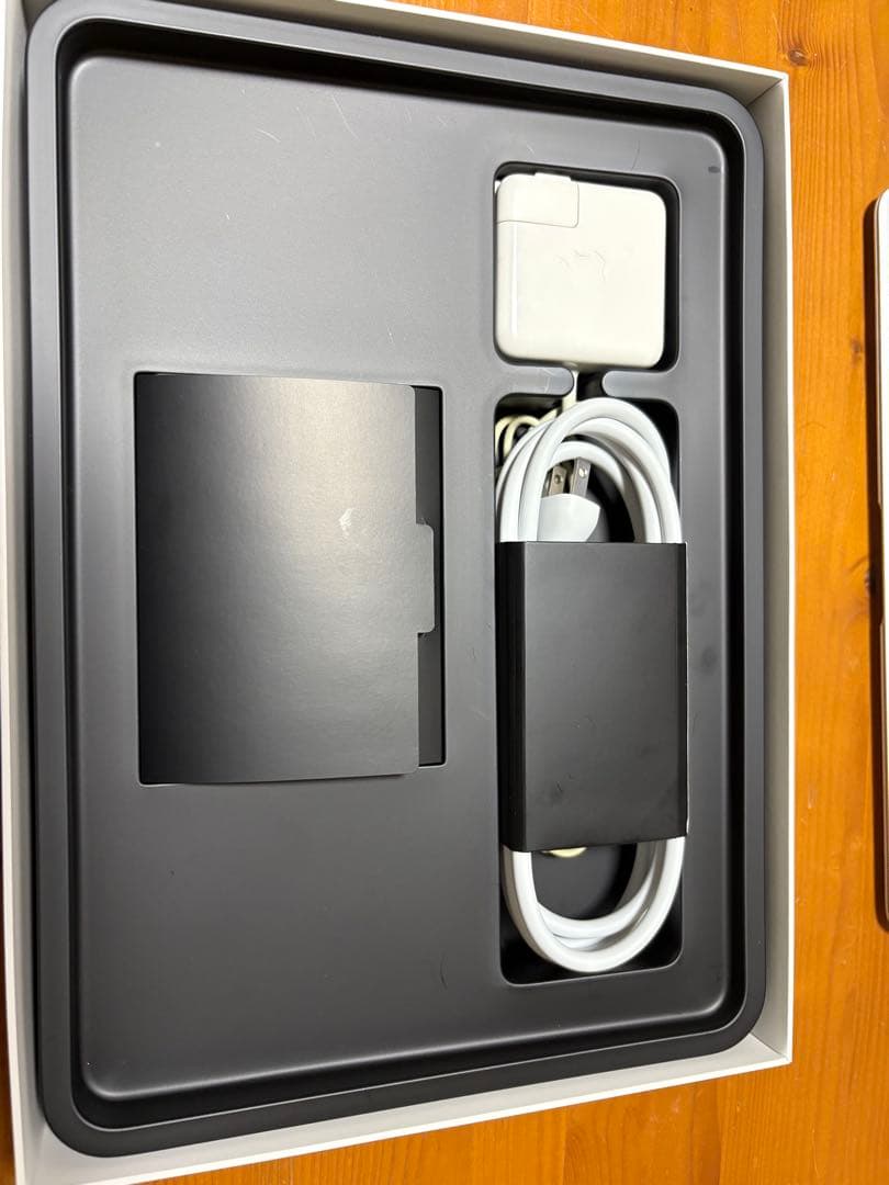 美品付属品完備MacBookAir 13インチCorei5 256GB