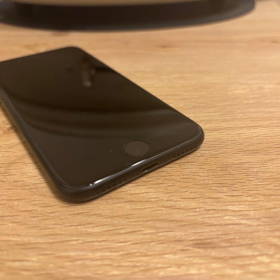 Apple iPhone SE（第2世代） SIMフリー (整備済み品)