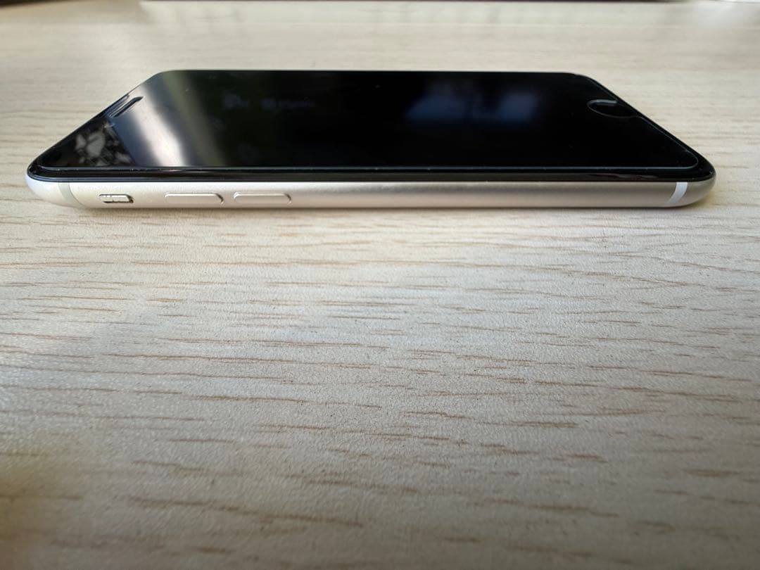 極美品 iPhoneSE3 128GB スターライト