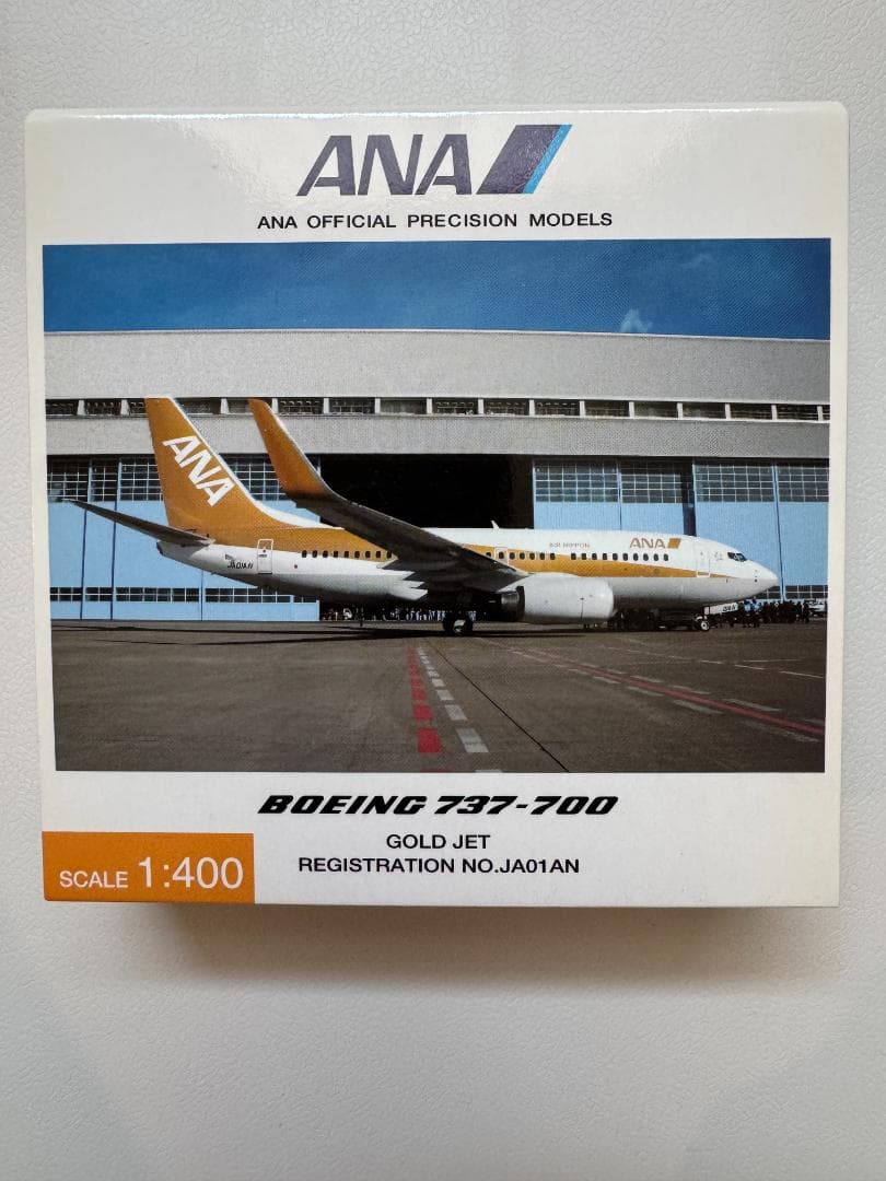 ANA B737-700 「ゴールドジェット」 1:400