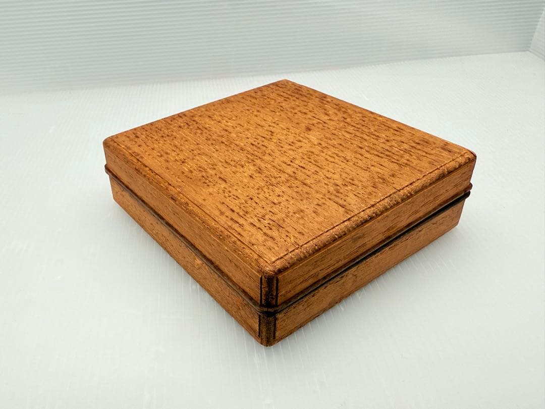 日本刀 刀剣 刀装具 無銘 鍔 《約85×84×3mm・93g》 座布団・木箱付