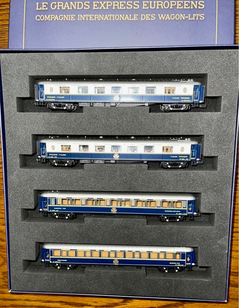 鉄道模型 K23218 Riviera Express 客車4両セット Nゲージ