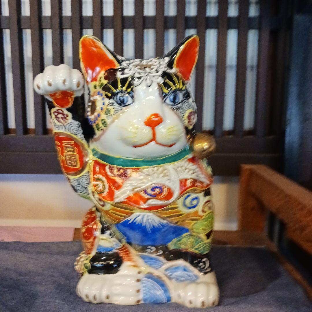 九谷焼　盛絵付け招き猫　高さ２９cm