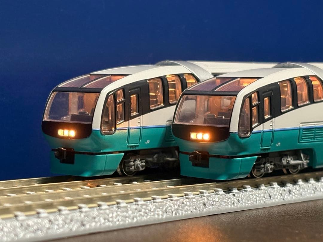 KATO 10-474/10-475 251系スーパービュー踊り子新塗色