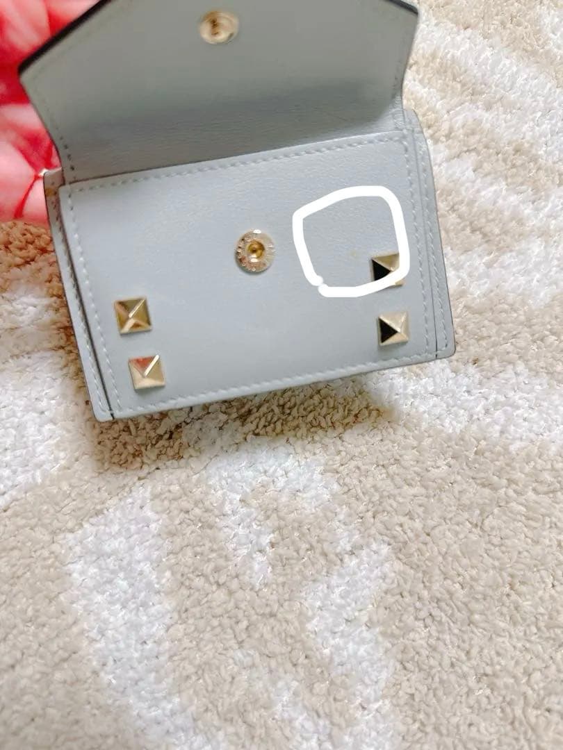 Valentino スタッズ付き三つ折り財布