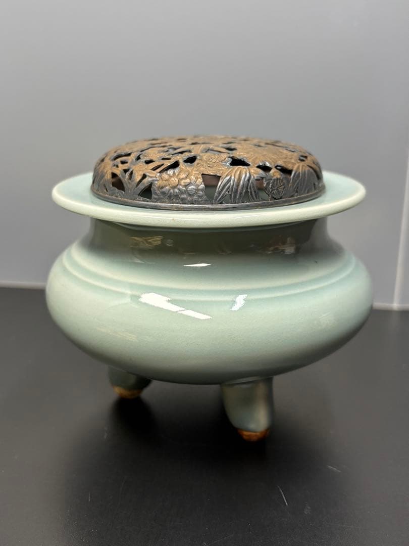 【極美品】諏訪蘇山作 香炉 青磁 三足香炉 純銀 花刻透し火屋 信幸造