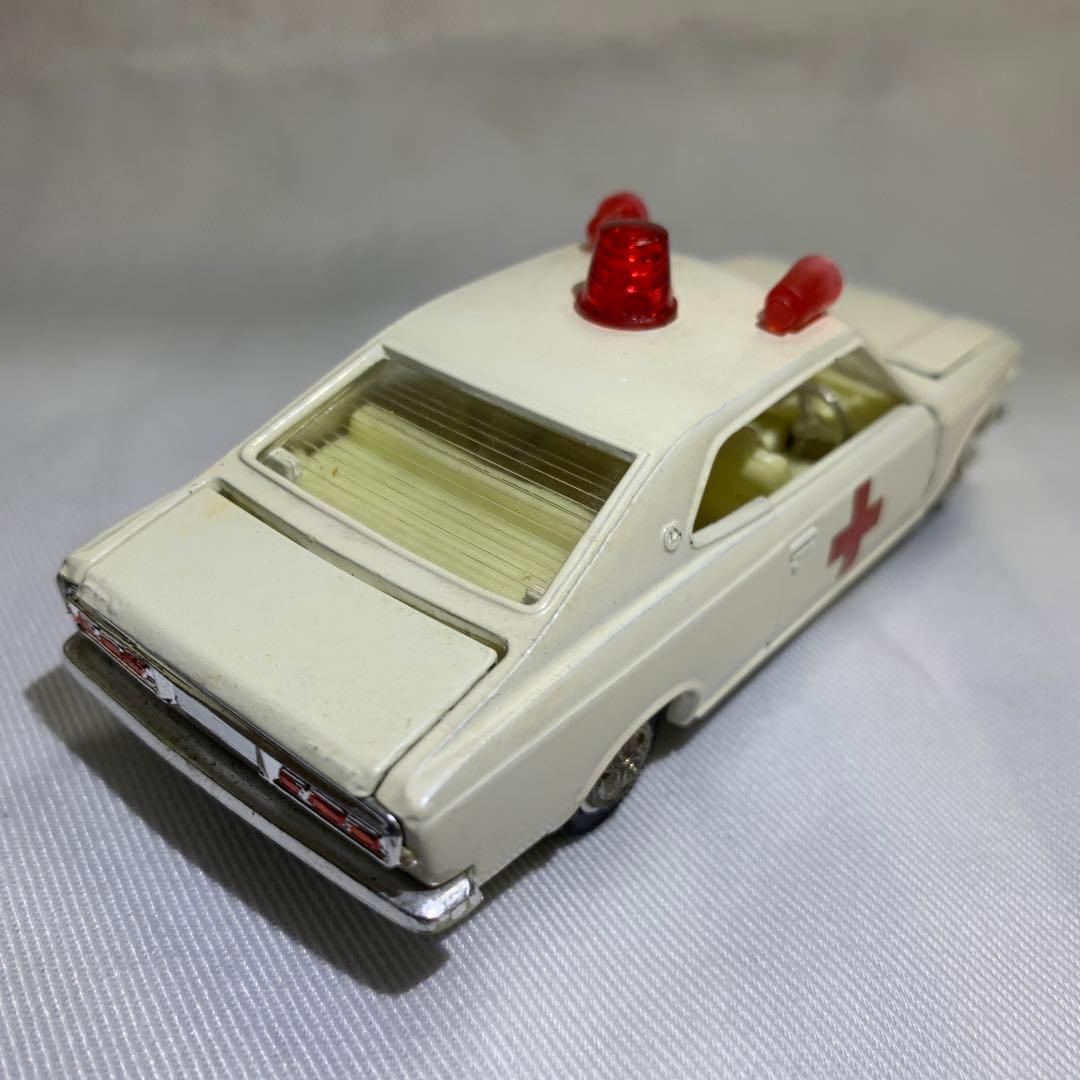 ダイヤペット日産ローレル赤十字車