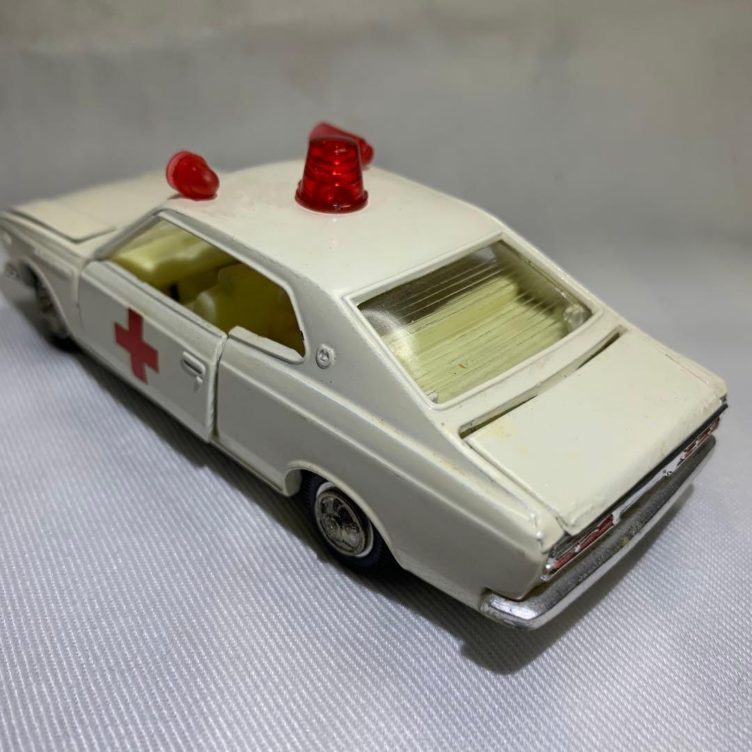 ダイヤペット日産ローレル赤十字車