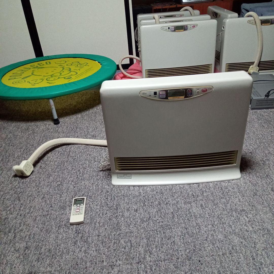 モモ出品