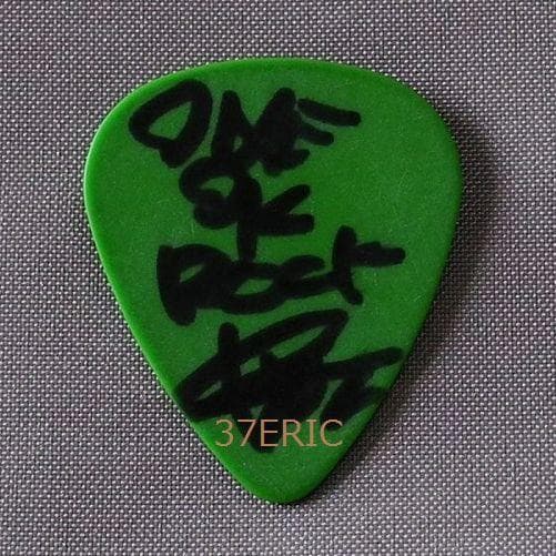 ONE OK ROCK ワンオクロック 直筆サイン入りギターピック