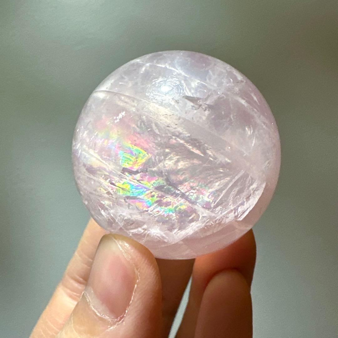 ローズクォーツ　虹　スフィア　4.0㎝　91.2 透明感　プリズム　レインボー