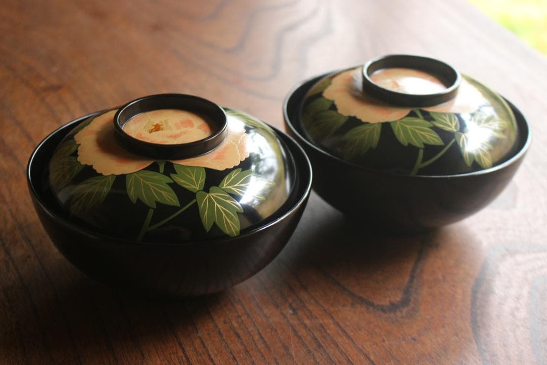 時代逸品！上質黒漆に優美な牡丹見返し蜂蒔絵の映えるお椀2点（検輪島塗蒔絵椀雑煮椀