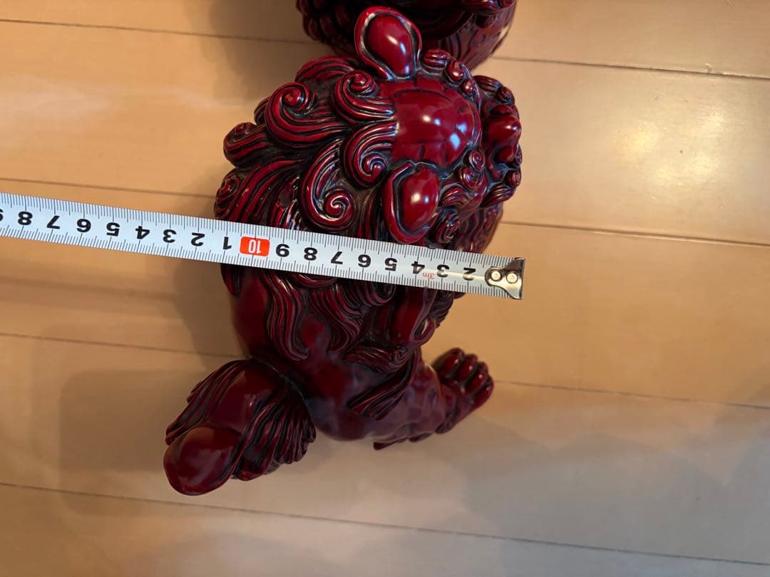 赤い獅子像 置物 陶器製　縁起が良い　幸運