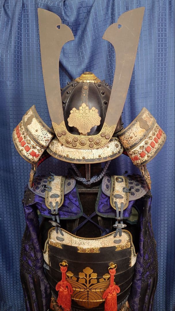 【最終値下げ】甲冑　等身大　濃紺糸威伊予素懸二枚胴具足　五三桐