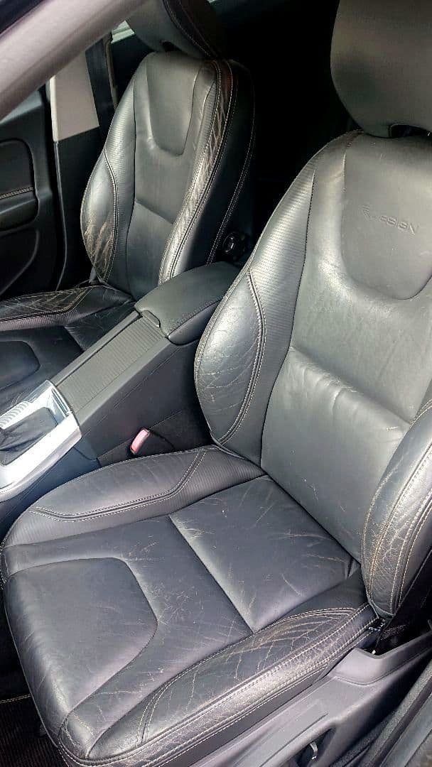 ボルボ V60 T4 Rデザイン 黒革 18インチAW ナビ