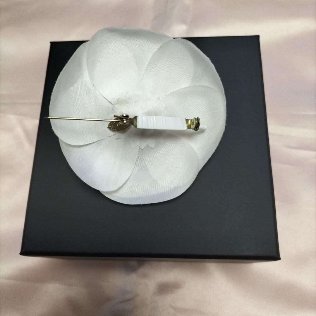 CHANEL ホワイトコサージュ