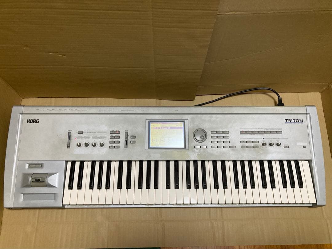 KORG TRITON シンセサイザー 61鍵 コルグ キーボード 0709