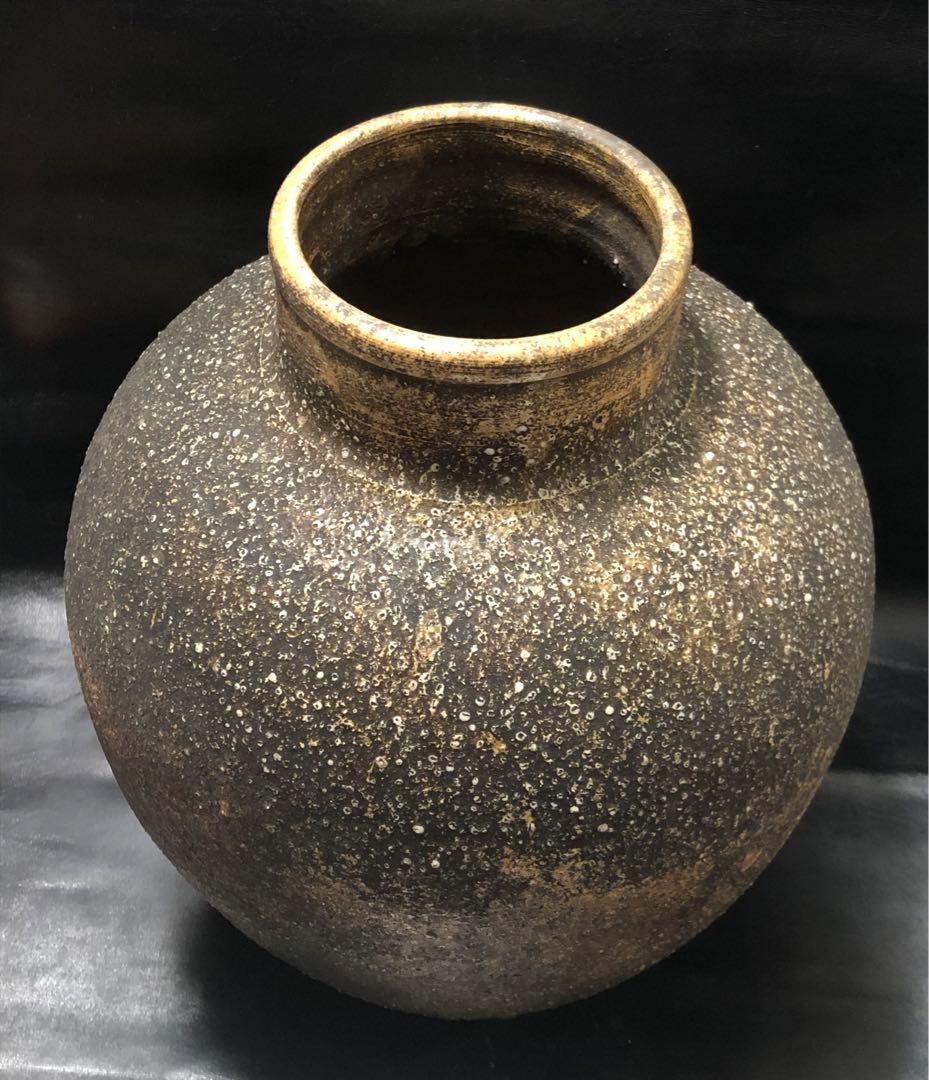美しい古美術◾️蔵から釉薬のプチプチしたかなり雰囲気のある壺、壷、花瓶が出て来た。