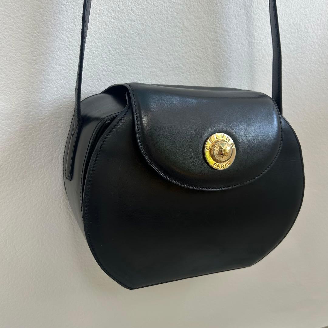 CELINE ブラックレザー ショルダーバッグ スター金具ゴールド