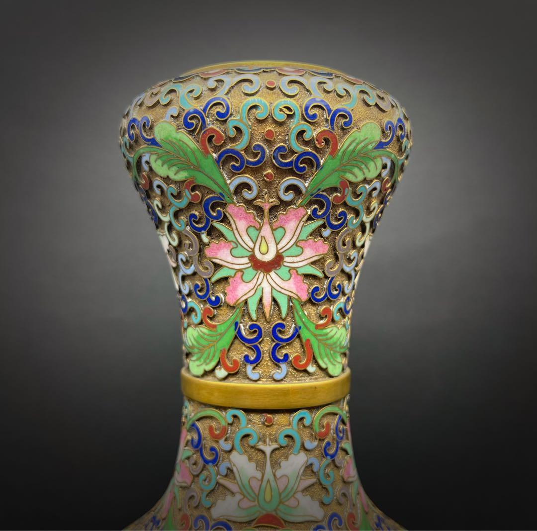 中国美術 古玩 掐丝珐琅 七宝焼　蝶々紋樣花瓶 台座付き　骨董品
