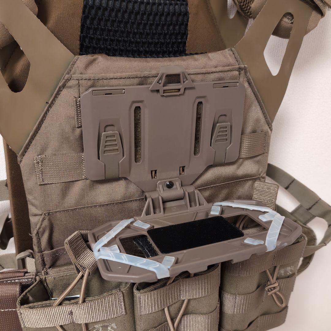 EmersonGear　プレートキャリア　タスマニアンタイガーマグポーチ