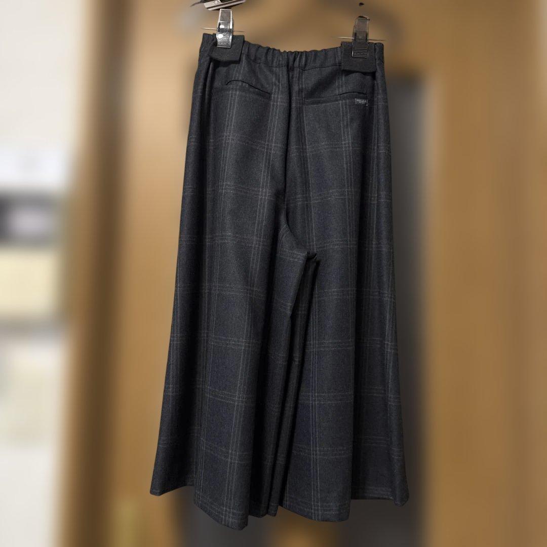 【未使用品】マドモアゼルノンノン　ウール100%ガウチョパンツ チャコールグレー