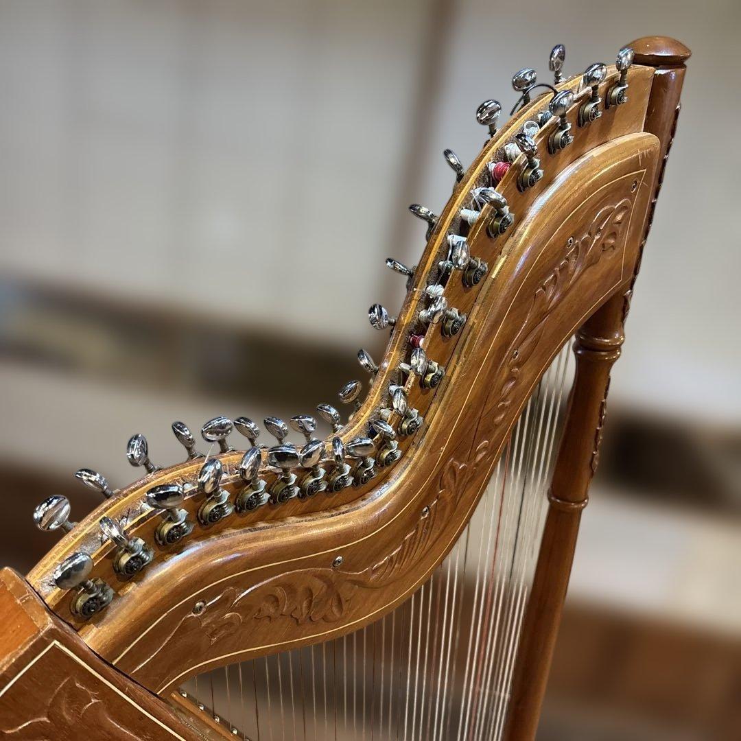 アルパ半音階レバー付き木製ハープ 複数弦 彫刻入り