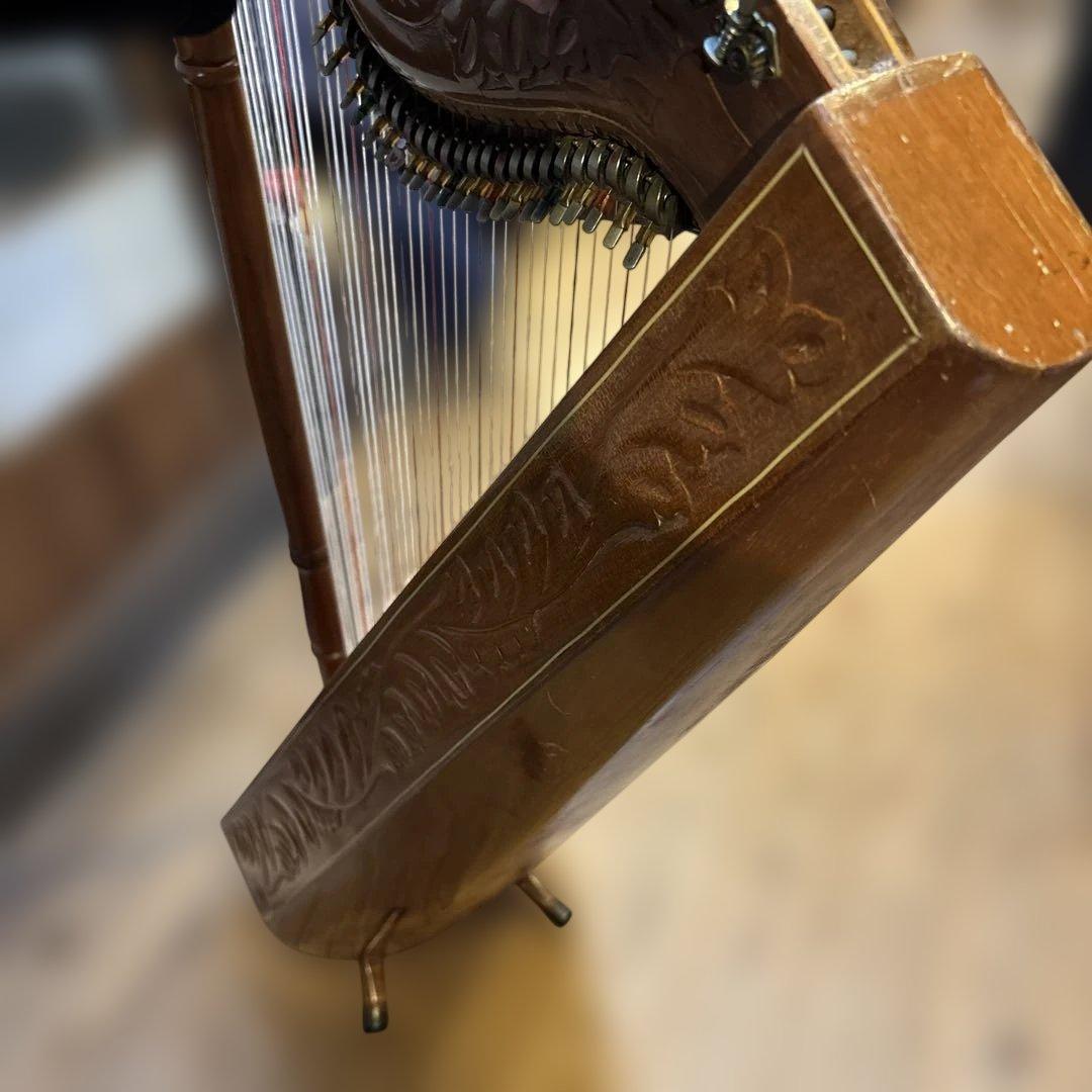 アルパ半音階レバー付き木製ハープ 複数弦 彫刻入り