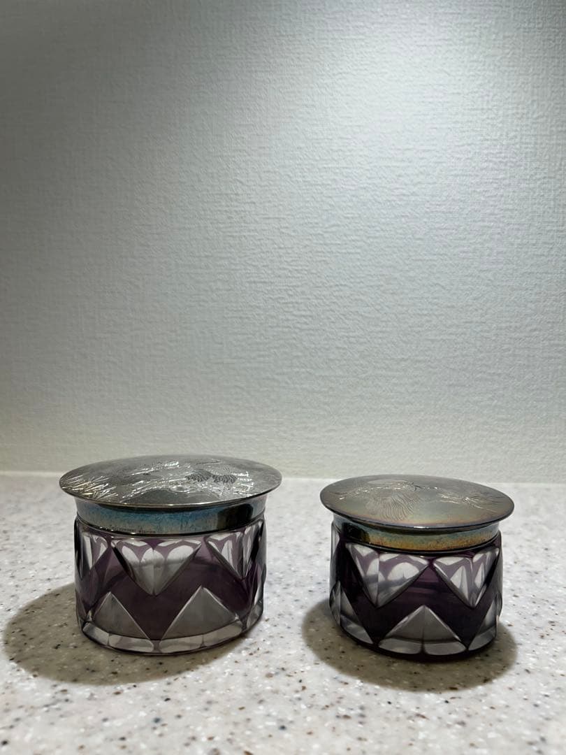 昭和レトロ　アンティーク切り子紫ガラスと銀色の蓋のセット三越