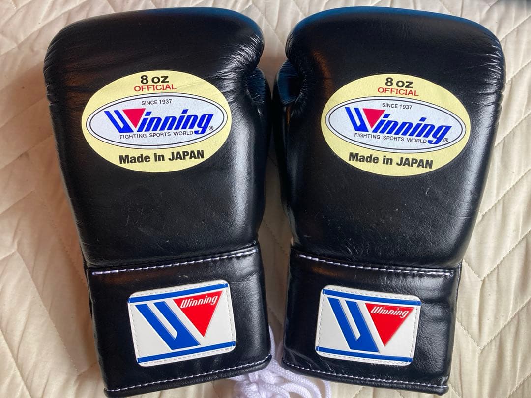美品Winning ボクシンググローブ 8 oz 紐式おまけバンテージ２セット付