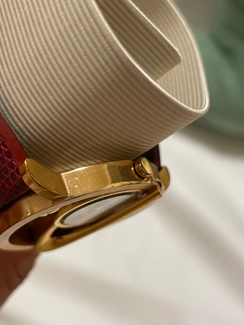 vivienne ヴィヴィアン 腕時計 サークルオーブ　電池切れ　赤