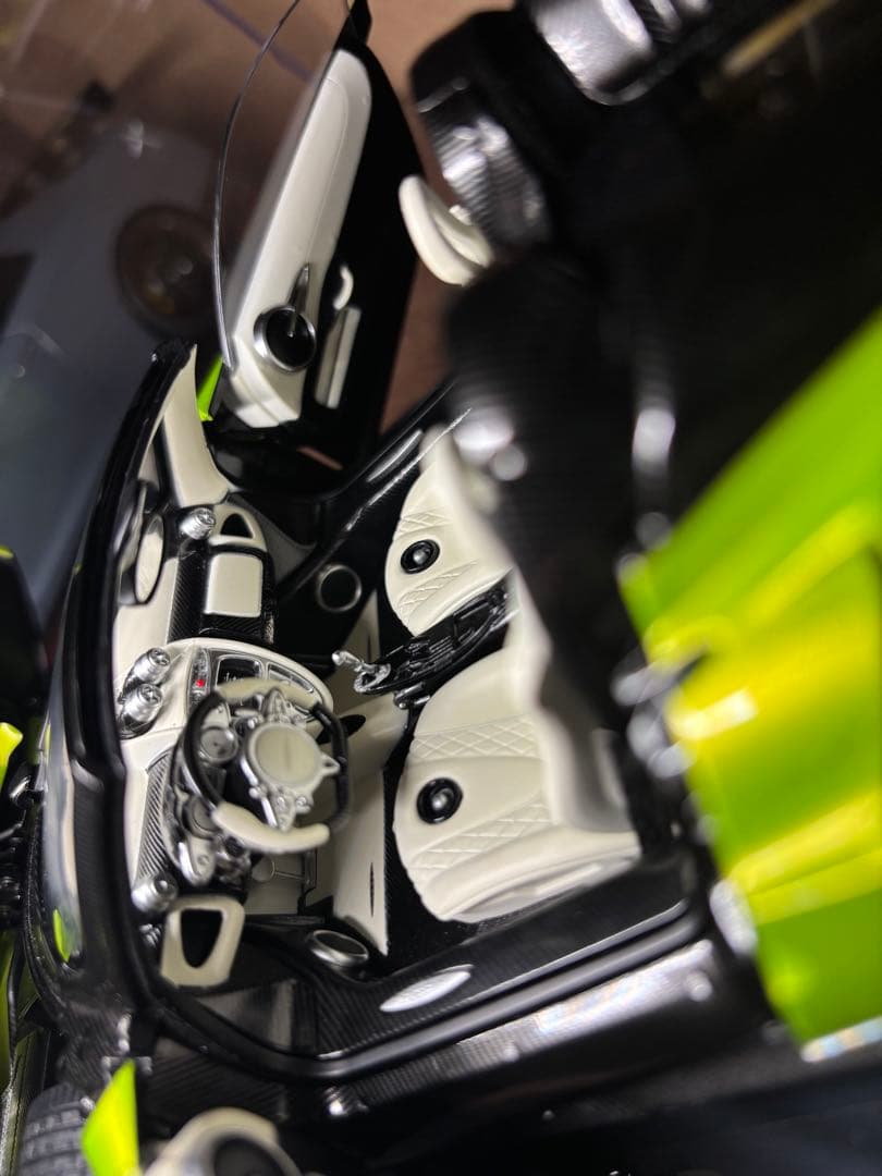 AUTOart パガーニ　ウアイラ　1:18