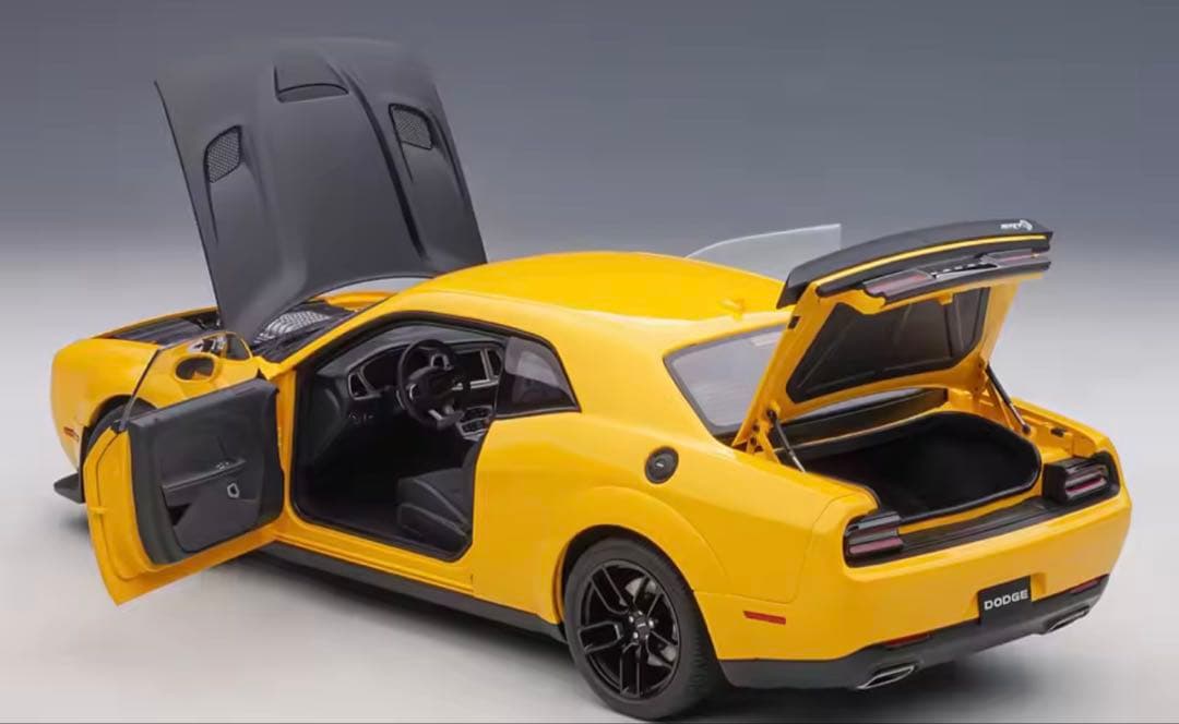 自動車 Dodge Challenger 1:18 diecast model car