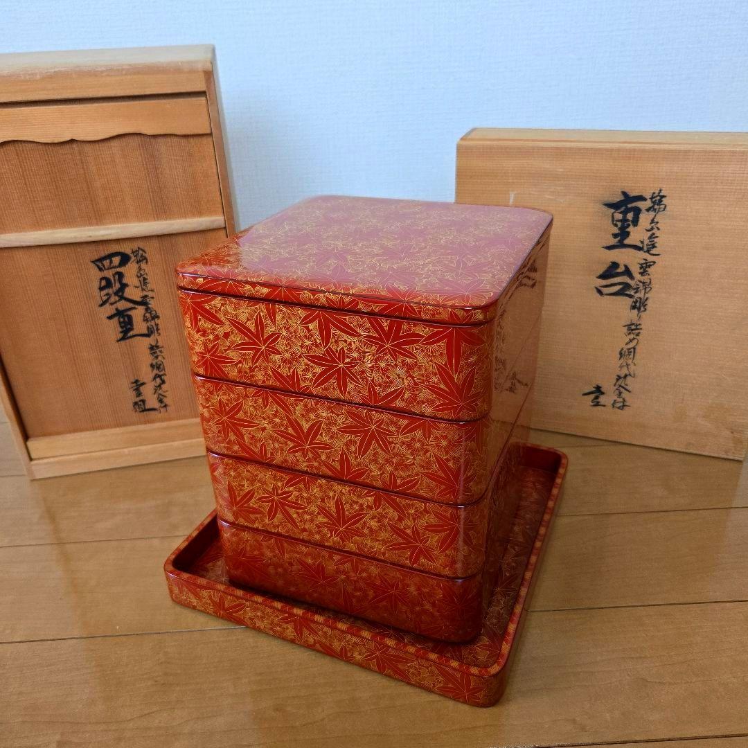 【未使用】輪島塗 四段重 雲錦彫り 詰め網代 沈金 台付き 二枚蓋