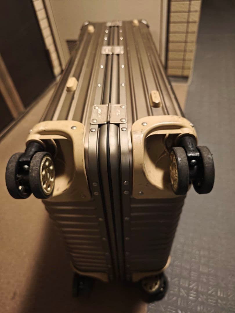 RIMOWAリモワトパーズ チタニウム82L　92073