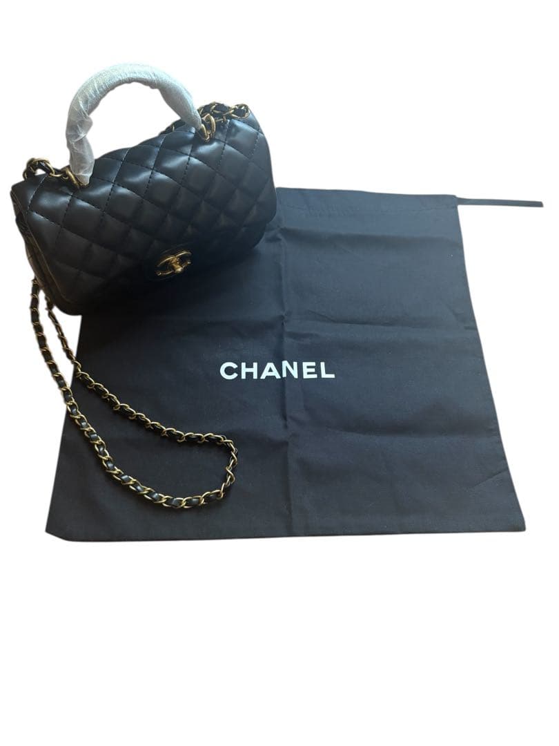 希少CHANEL MAKEUP キルティングバッグゴールドチェーン　非売品