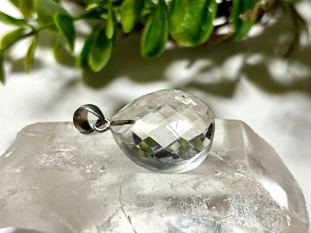 夢幻品質　ヒマラヤ幻の聖山　カイラス水晶のプレミアムミラーカットペンダントトップ