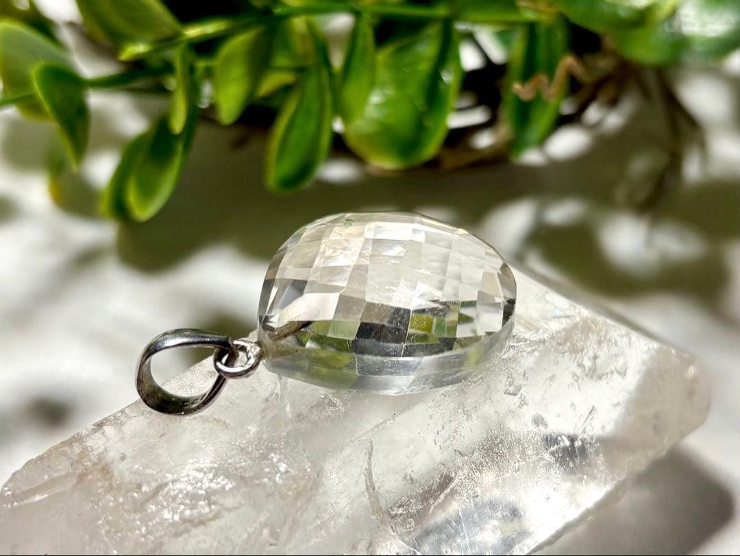 夢幻品質　ヒマラヤ幻の聖山　カイラス水晶のプレミアムミラーカットペンダントトップ