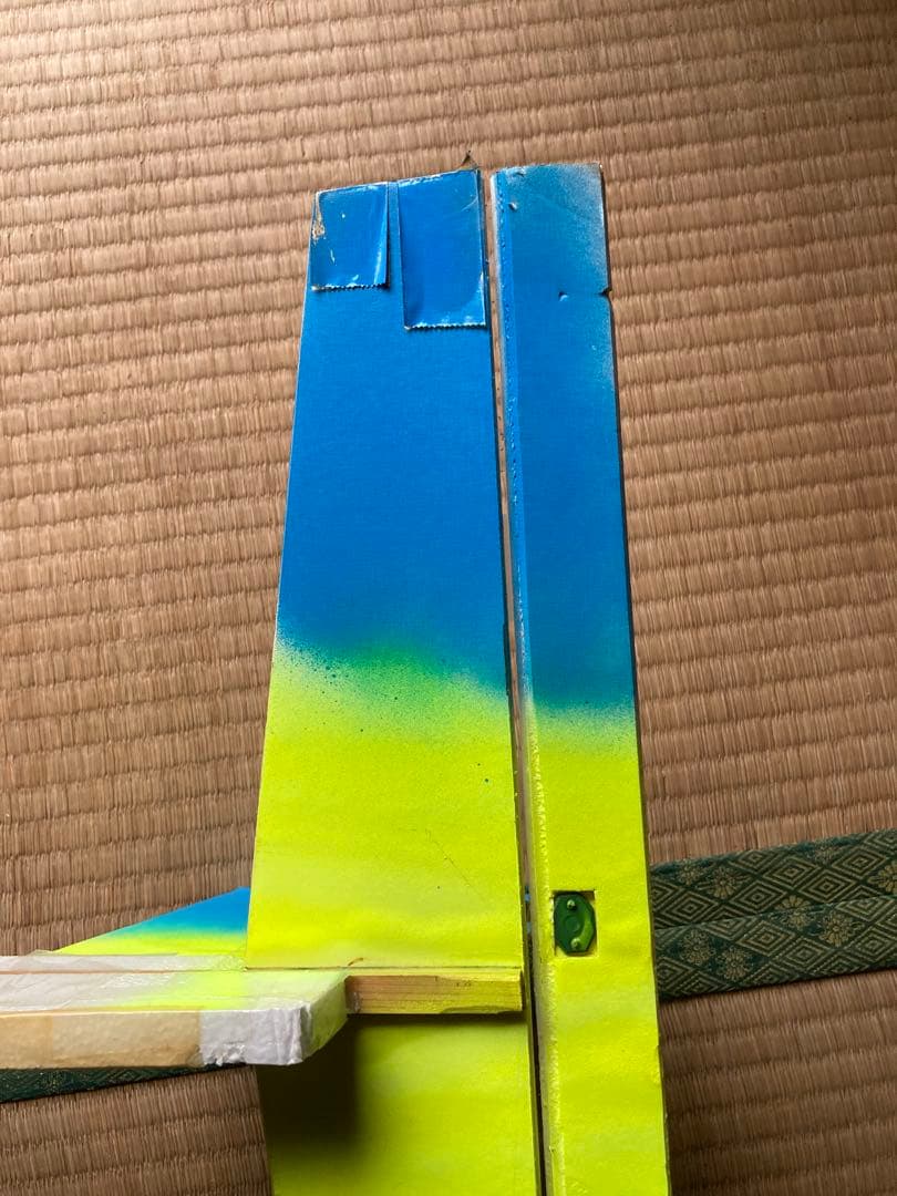 エレベーター等のヒンジ代わりに透明テープを使い作成したグライダー手渡し限定です。