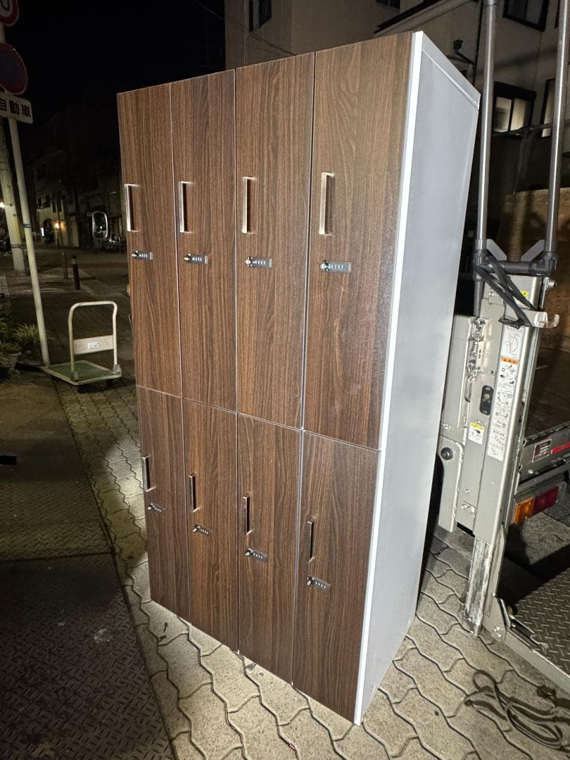 (4290)*株式会社スマイル SMILE 8人用ロッカー(ダイヤル錠)鍵付き。