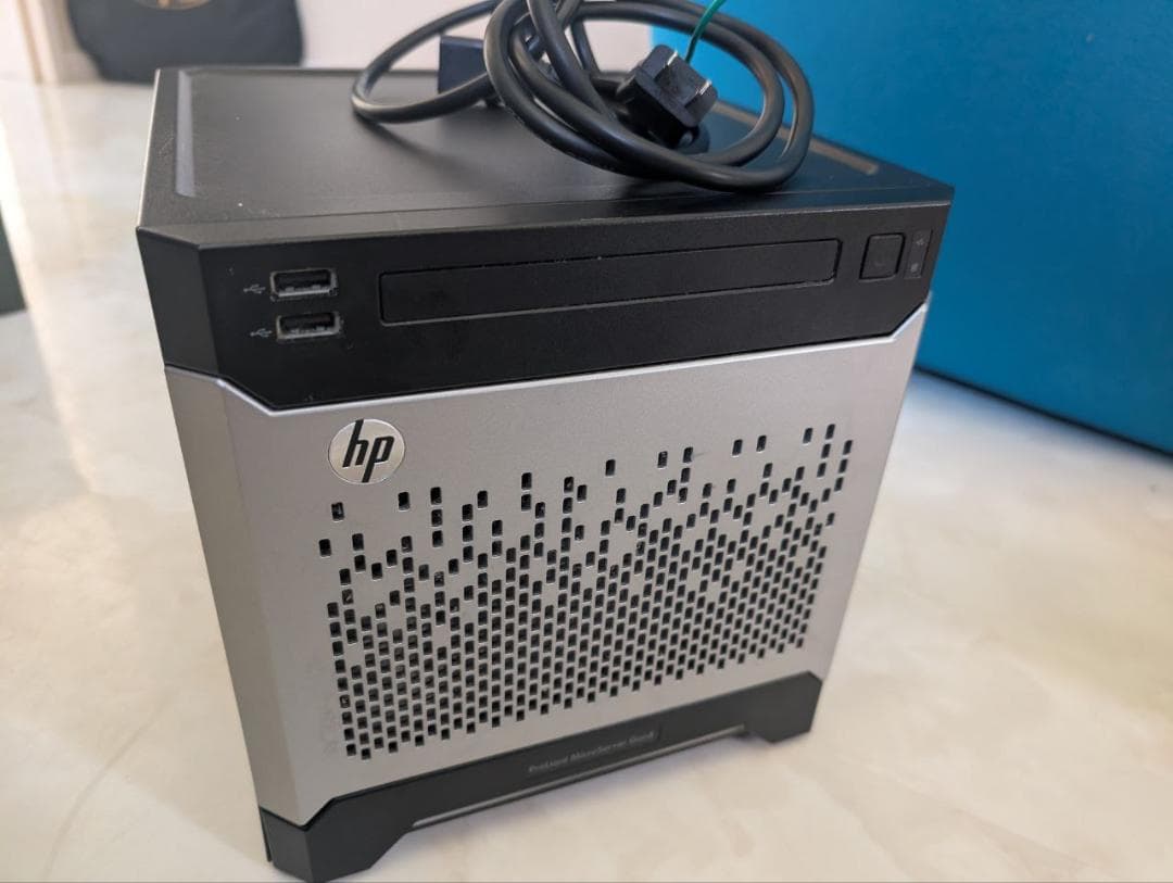 HP ProLiant MicroServer Gen8 サーバー