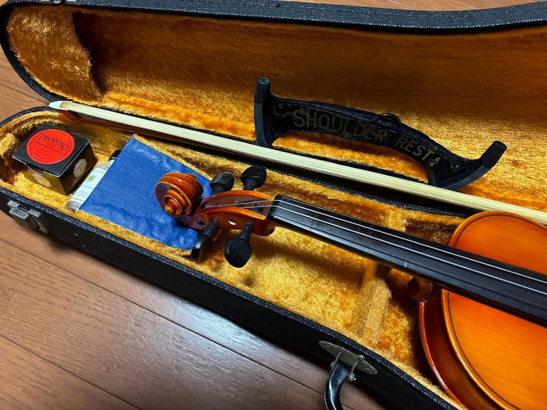 スズキ バイオリン☆ sugito 弓☆ケース・肩当て付き　あきのしん