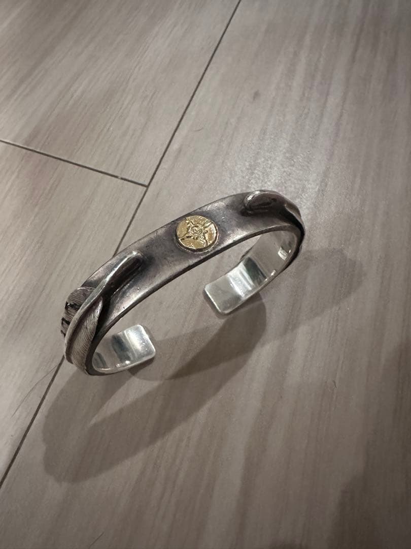 First arrows シルバー ツイストデザイン バングル